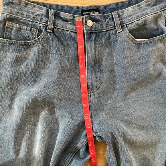 Pretty Little Thing High Rise Light Wash Distressed Baggy  Loose Jeans - Picture 5 of 10